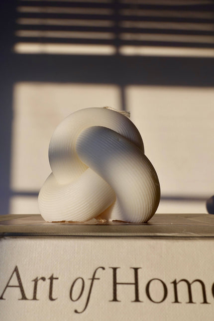 Infinity Knot Candle - The Sculpted Flames 